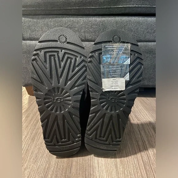 UGG retired Black Capra boots size 8 NEVER WORN OR TRIED ON - Picture 2 of 9